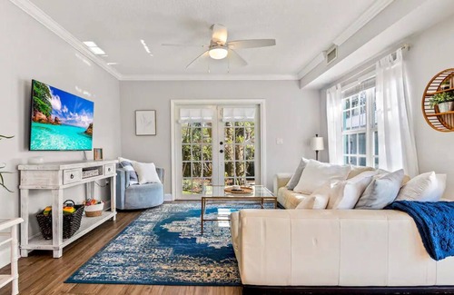 Parker Ridge House | Lovely, Spacious Key West Style Home w/ Rooftop Patio by Downtown WPB