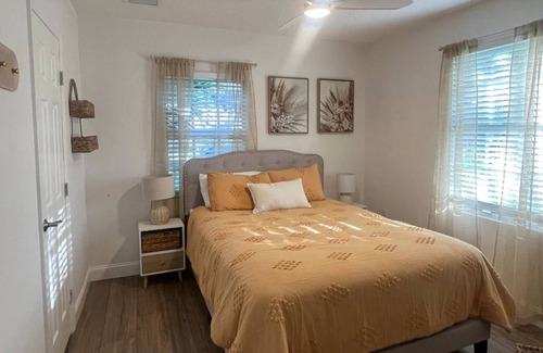 Parker Ridge House | Lovely, Spacious Key West Style Home w/ Rooftop Patio by Downtown WPB