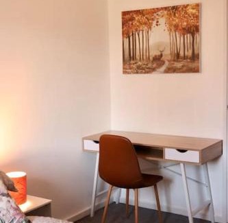 Leeds Apartment | Lovely staycation with family FREE Parking & WiFi