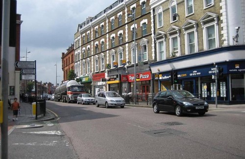 Acton Apartment | Lovely Studio Apartment in London
