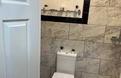 Acton Apartment | Lovely Studio Apartment in London
