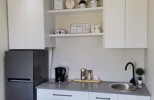 Hartenbos Apartment | Lovely Studio Apartment with secure parking