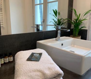 Les Iles Apartment | Lovely studio at Île Saint-Louis