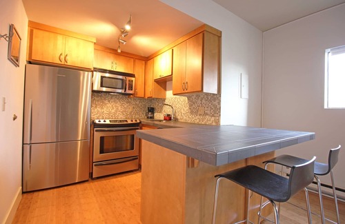 Alphabet Historic District Apartment | Lovely Studio Best Location in Portland with City View
