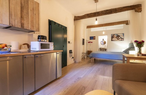 Historic Center Apartment | Lovely Studio D'azeglio