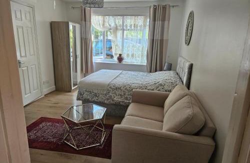 Reading House | Lovely studio flat