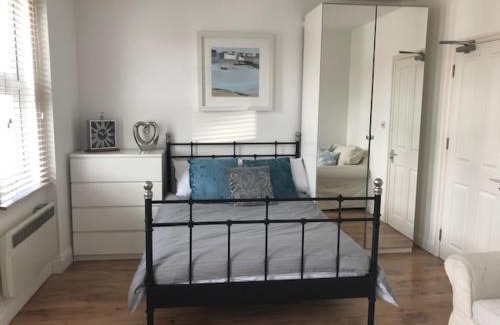 Heston Central Apartment | Lovely Studio near Heathrow - 77VFR4