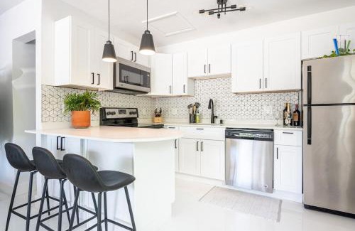 Coral Ridge Isles House | Lovely Studio Suite - Heated Pool - 10 mins Beach
