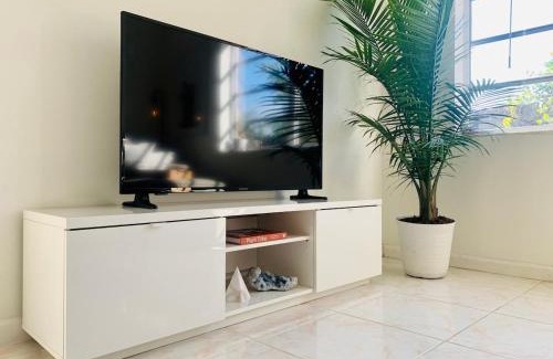 Coral Ridge Isles House | Lovely Studio Suite - Heated Pool - 10 mins Beach