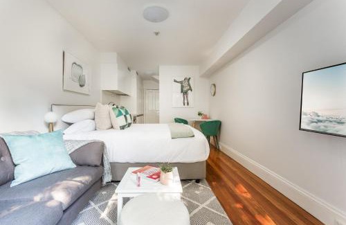 Lewisham Apartment | Lovely Studio with Patio 25 min from Sydney CBD