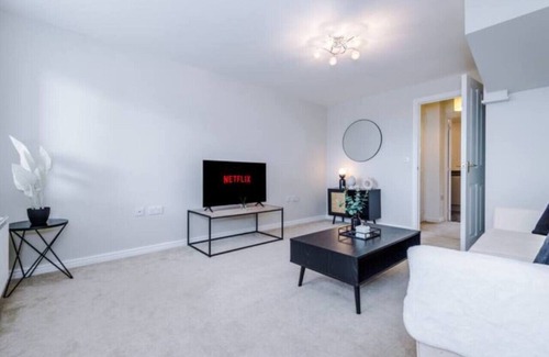 Bury House | Lovely three bed home Manchester