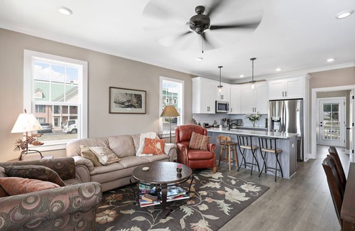 Lakewood House | Lovely townhome with water-view, balcony, central AC & washer/dryer