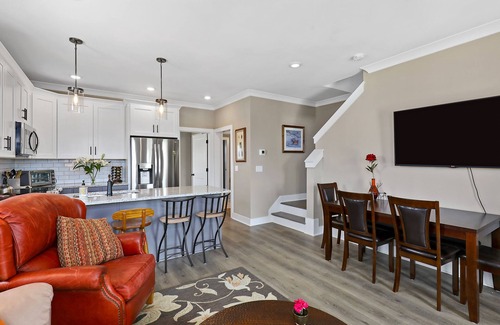 Lakewood House | Lovely townhome with water-view, balcony, central AC & washer/dryer