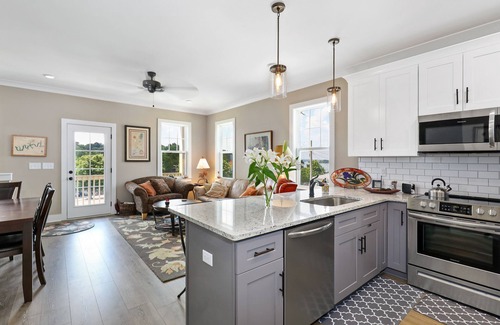Lakewood House | Lovely townhome with water-view, balcony, central AC & washer/dryer