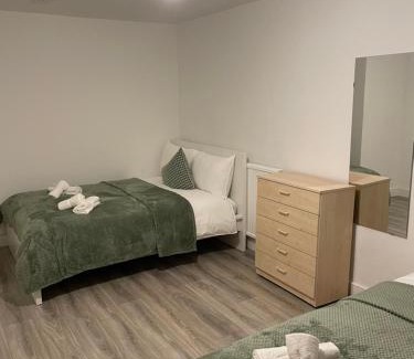 Euston House | Lovely Triple and Quadruple Rooms in Euston & Square in Central London