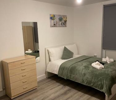Euston House | Lovely Triple and Quadruple Rooms in Euston & Square in Central London
