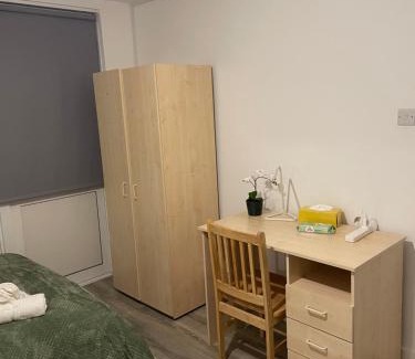 Euston House | Lovely Triple and Quadruple Rooms in Euston & Square in Central London