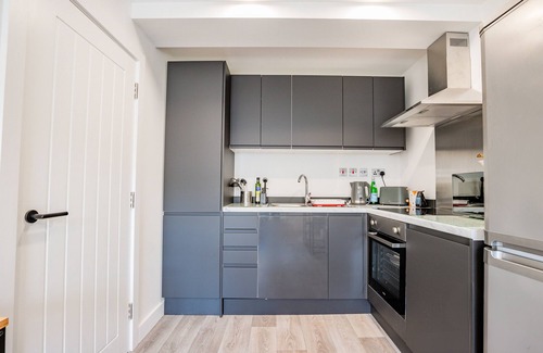 Caterham Apartment | Lovely Two Bed Flat in Caterham