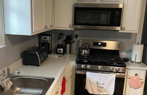Trenton Apartment | Lovely two bedroom apartment in Historic Trenton.