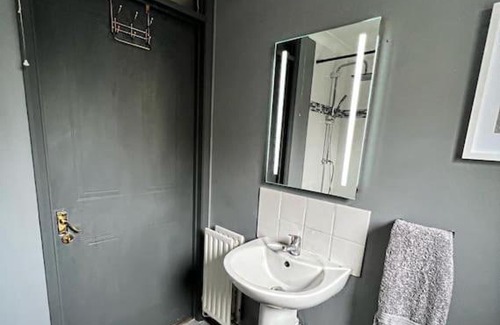 Custom House Apartment | Lovely, two bedroom apartment central location
