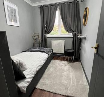 Custom House Apartment | Lovely, two bedroom apartment central location
