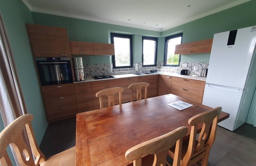 Audierne Cottage | Lovely vacation villa 300m from the port and main beach of Audierne
