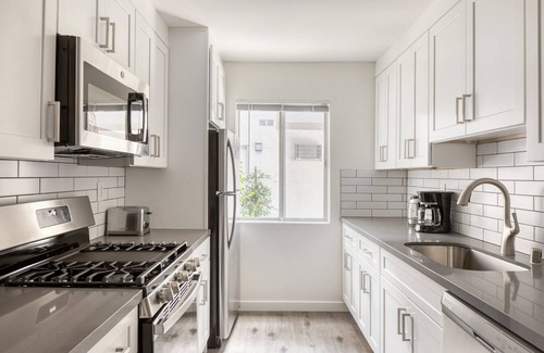 Valley Village Apartment | Lovely Valley Village 1BR w/Pool, BBQ, near Ventura Blvd, by Blueground