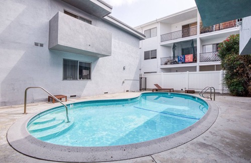 Valley Village Apartment | Lovely Valley Village 1BR w/Pool, BBQ, near Ventura Blvd, by Blueground