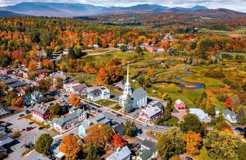 Wolcott House | Lovely Vermont Home (Hiking/Skiing/Beach/Firepit)