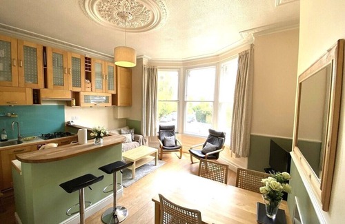 Clifton Apartment | Lovely Victorian Apartment in Clifton Village