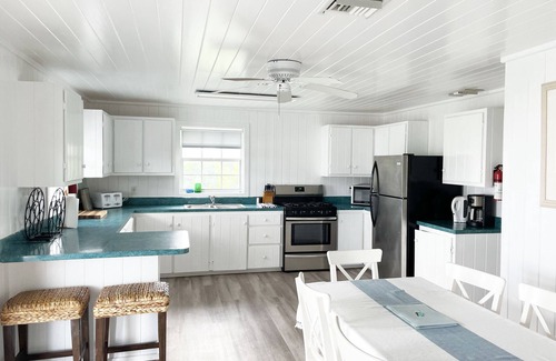 Hope Town Villa | Lovely Villa Steps away from the Beach at Turtle Hill Resort