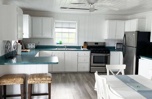 Hope Town Villa | Lovely Villa Steps away from the Beach at Turtle Hill Resort