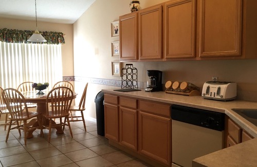 Eagle Pointe South Villa | Lovely Villa, Sw Lakeside Position, Private Screened Pool, Games Room, Internet