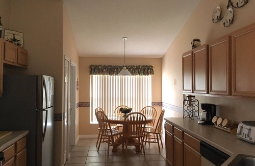 Eagle Pointe South Villa | Lovely Villa, Sw Lakeside Position, Private Screened Pool, Games Room, Internet