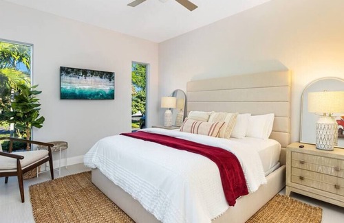 Coral Brook Villa | Lovely Waterfront Home W/ A Pool