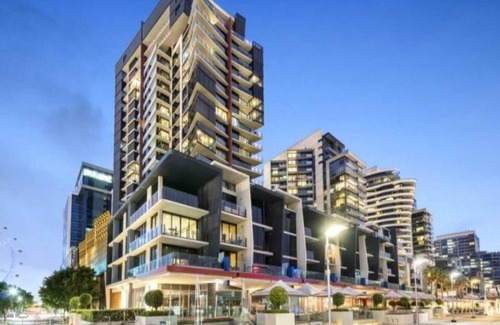 Docklands Condo | 💙Lovely Waterfront Apartment with Swimming Pool🏊and Gym🏋️in the💙of Docklands