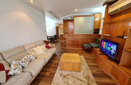 Kampung Surabaya Apartment | Lovely Waterfront Riverbank Suite with Pool A2