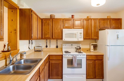 Lincoln Condo | Lovely White Mountains Condo: Hike, Ski & Unwind!
