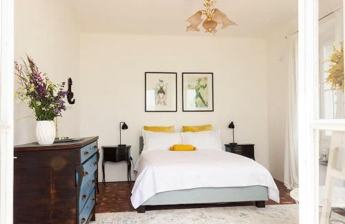 Resiga Apartment | Lovenest: romantic apartment overlooking the lake