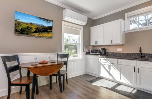 Santa Ynez Cottage | Lovers Getaway: Luxe Studio Romance Wine Gastro L2EV Sleeps 4, Unit 4 Meadowvale