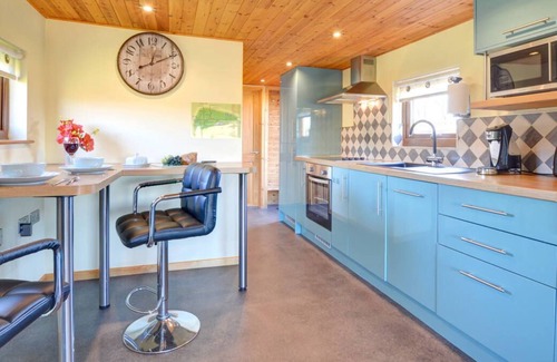 Penybont Ski Chalet | Lovers' Lodge in Llandrindod Wells