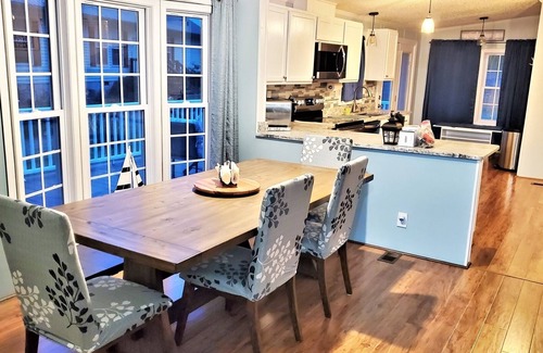 Bracey House | Lovin` Lake Life! Waterfont Views | Pet Friendly