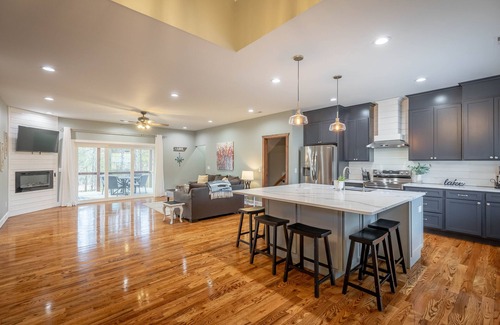 Morganton House | Loving Lake Life - Waterfront Home on Lake James with Dock!