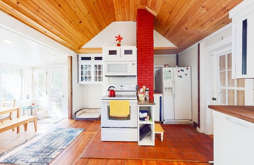 Falmouth Cottage | Lovingly restored 1800s cottage with fenced yard & outdoor shower