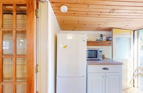 Falmouth Cottage | Lovingly restored 1800s cottage with fenced yard & outdoor shower