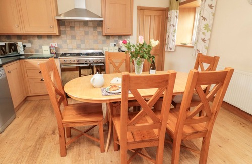 Embleton Cottage | LOW CROFT, pet friendly, with pool in Embleton