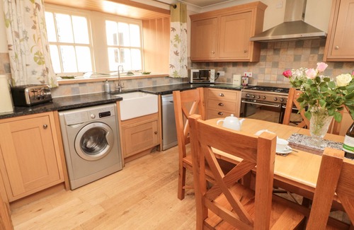 Embleton Cottage | LOW CROFT, pet friendly, with pool in Embleton