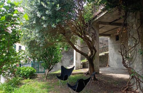 Maccagno con Pino e Veddasca House | Low-mountain house with terrace and garden, near Lake Maggiore