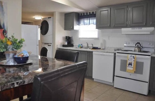 Lebanon House | Low Rent Rendezvous
