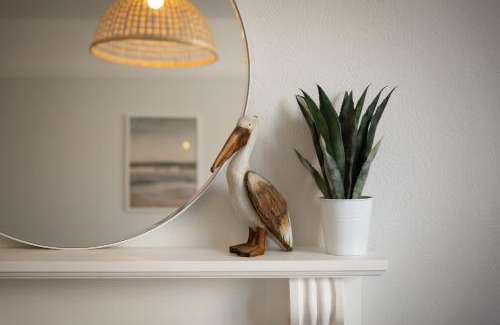 Muston Apartment | Low Tide @ Filey. Close to Beach. Dog Friendly.